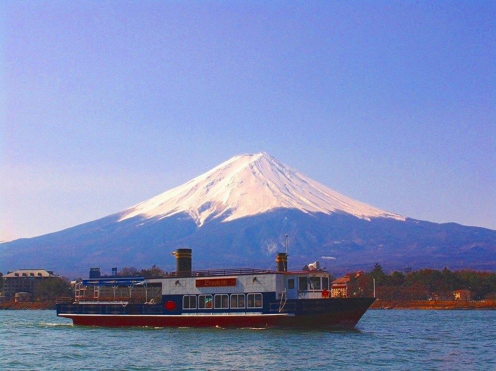 Kapal Feri di Danau Kawaguchi