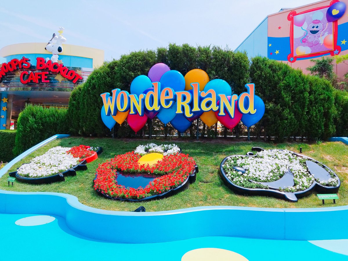 Universal Wonderland