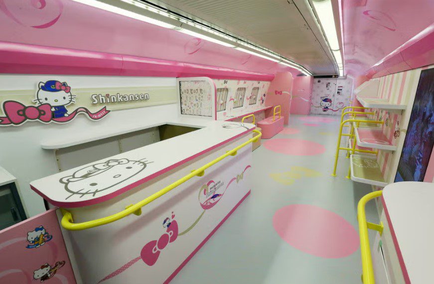 Hello Kitty Shinkansen, Foto hips.hearstapps.com